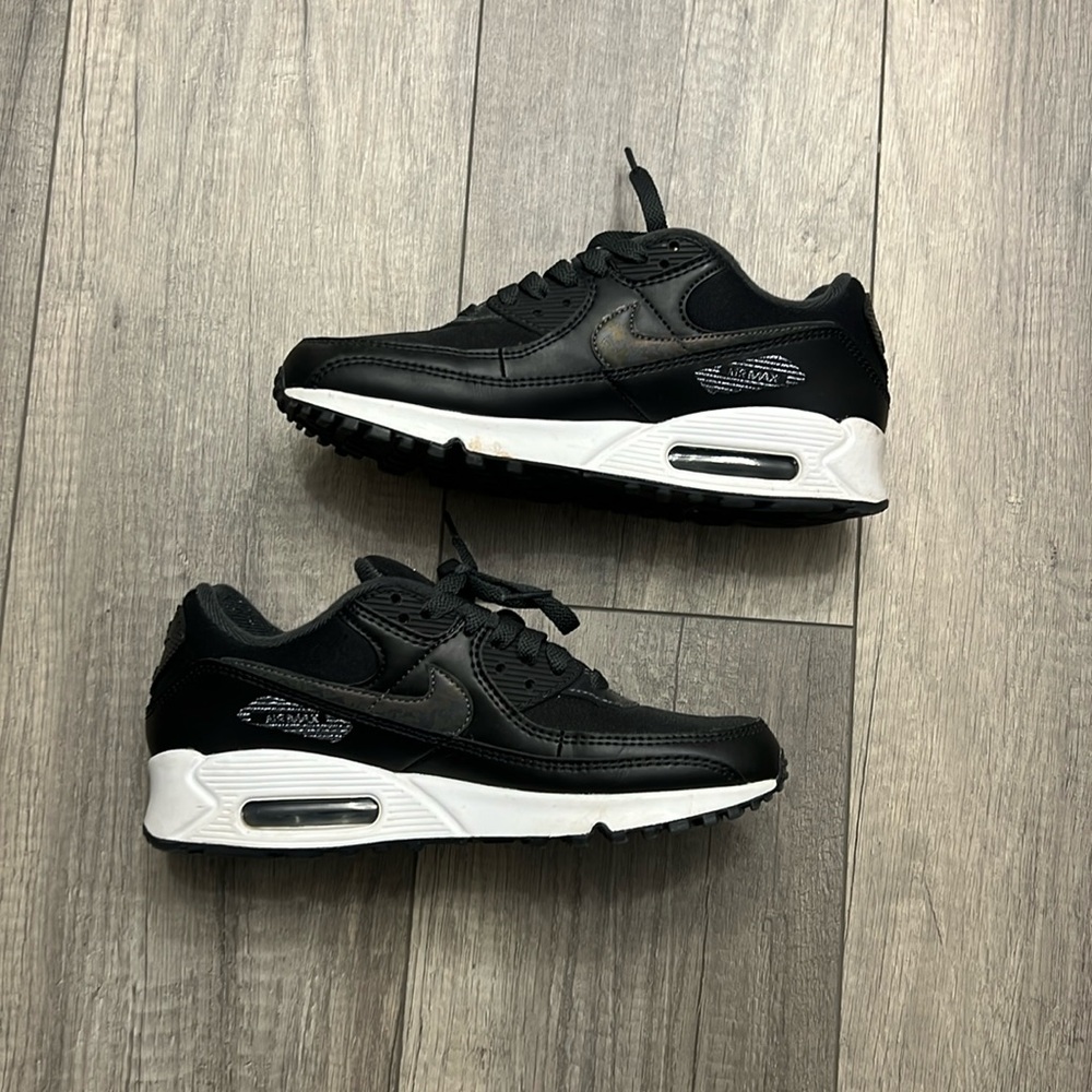 Nike Air Max 90 Women's Sneakers